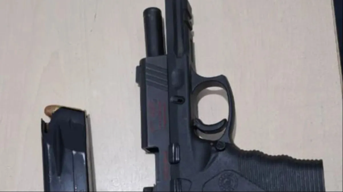 Segundo informações, em poder do suspeito estariam uma pistola Taurus PT 845, calibre .45, carregada com oito munições intactas.