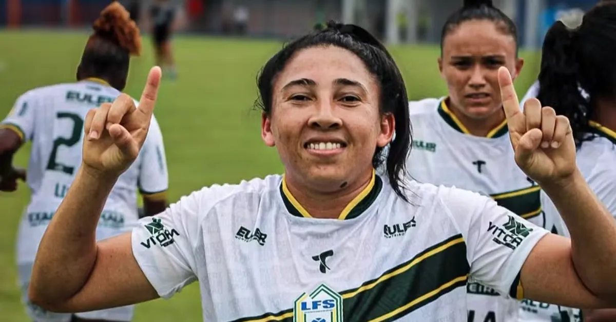 Jaynne celebra o gol que abriu caminho para a vitória da Liga São João fora de casa, diante do Remo, pela Série A3.