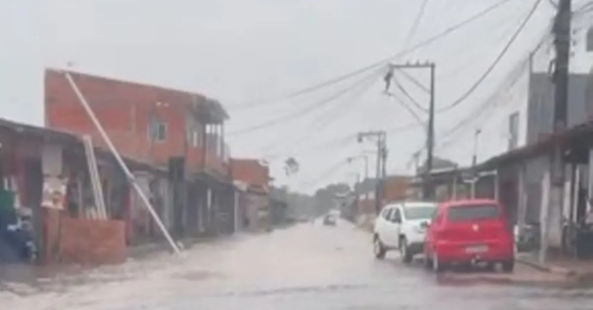 A Estrada do Icuí-Guajará, em Ananindeua ficou debaixo d'água.