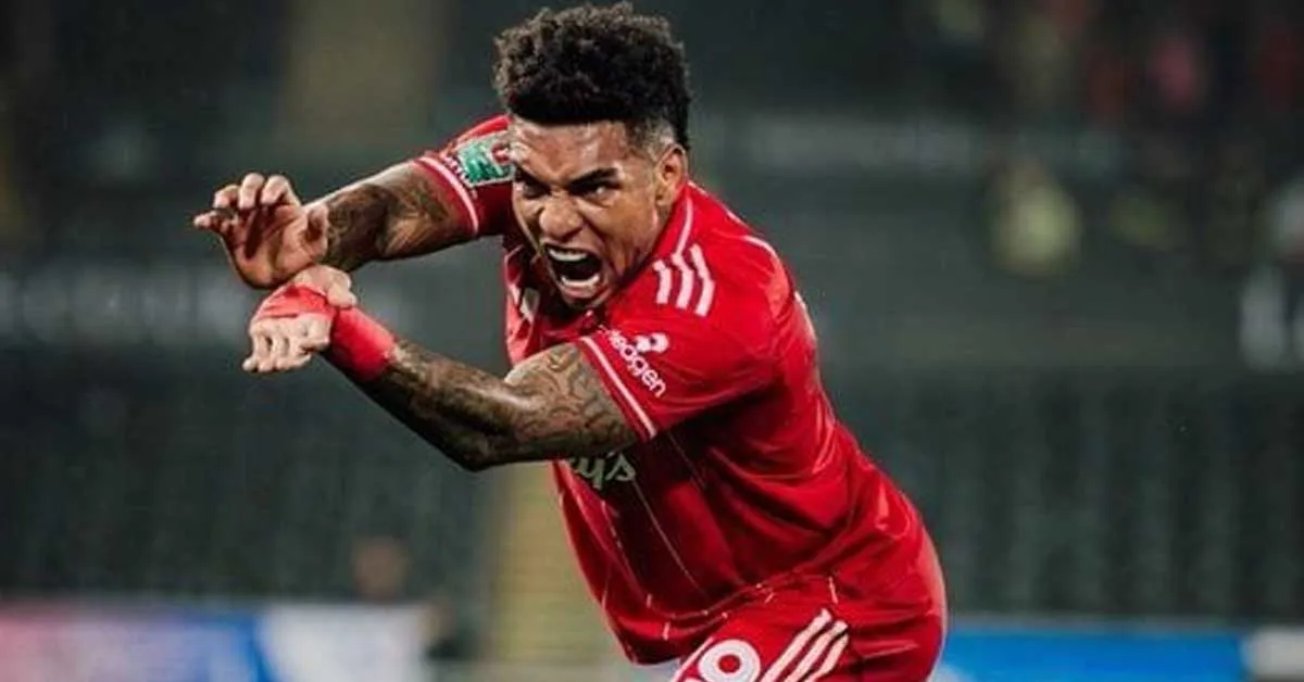 Igor Jesus comemorando gol pelo Nottingham Forest.