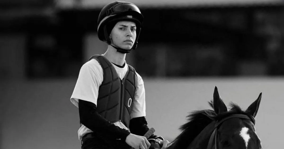 Promessa do turfe brasileiro, Joaquim Pavoski Dapper, de 16 anos, morreu após uma queda durante um páreo no Hipódromo da Gávea.