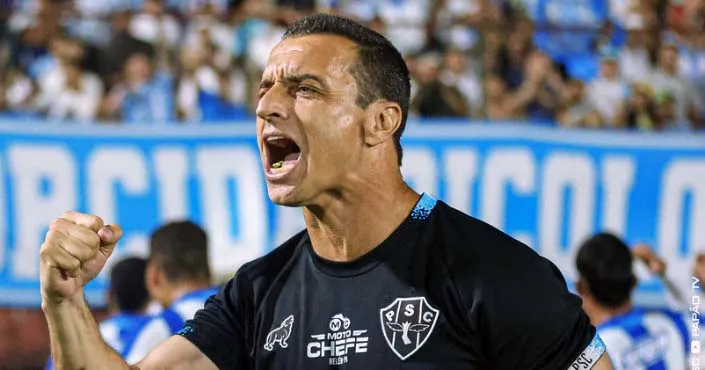 Treinador bicolor viu o Papão fazer história