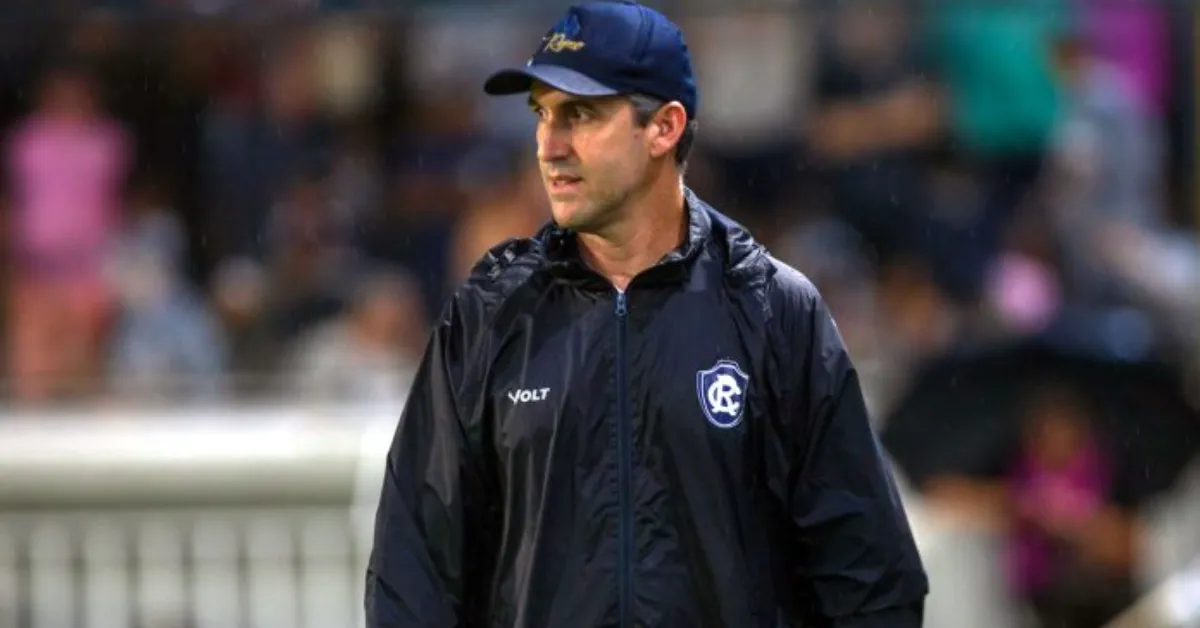 Léo Condé avalia derrota do Remo para o Bragantino, destaca "desatenção no segundo tempo", reconhece equilíbrio na primeira etapa e projeta reação com foco na Copa do Brasil.