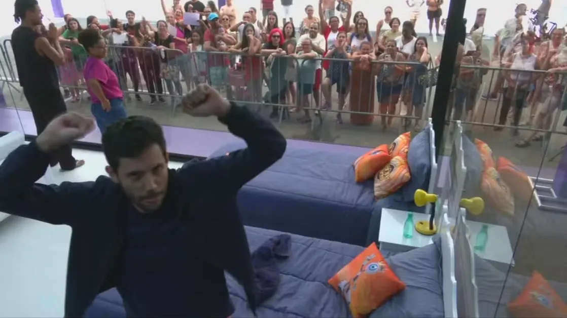 Após cogitar desistir, Marcel recebe apoio do público e da família, muda de ideia e decide seguir na disputa pela vaga no BBB 26.