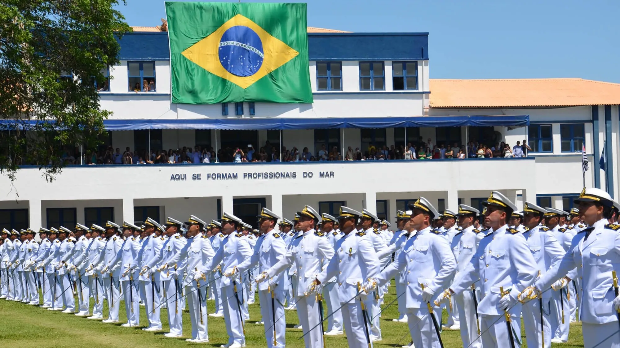 Marinha do Brasil: são mais de 128 vagas destinadas ao ingresso na carreira de Oficial.