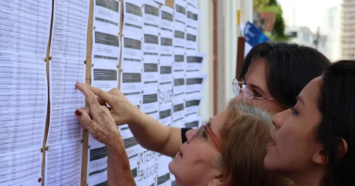 Candidatos aprovados que concluíram o ensino médio em escola pública podem apresentar declaração de conclusão referente ao ano letivo atual