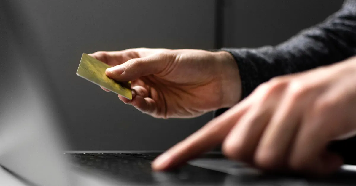 De acordo com o MPPA, os criminosos utilizam anúncios em plataformas digitais e redes sociais para divulgar ofertas de aquisição de veículos ou imóveis com valores abaixo do mercado.