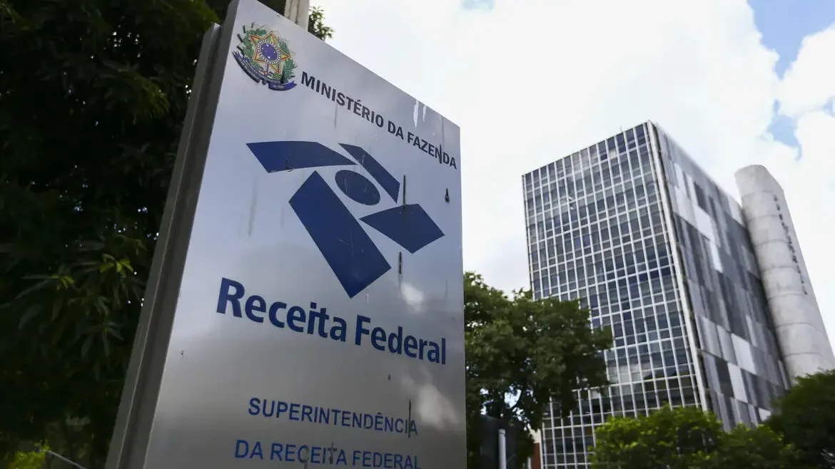 Empreendedores têm até 31 de janeiro para aderir ou reingressar no Simples Nacional.
