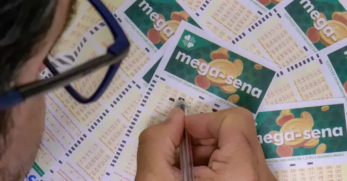 Prêmio acumulado da Mega-Sena chega a R$ 105 milhões e movimenta apostas em todo o país nesta terça-feira (17).