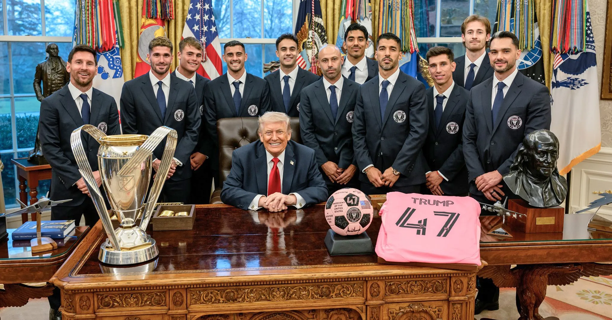 Trump pousou ao lado do elenco do Inter de Miami