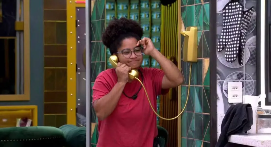Milena atendeu o Big Fone e irá emparedar um brother neste domingo (29).