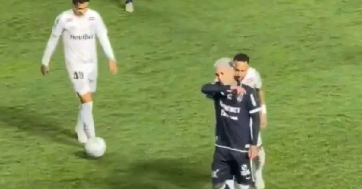 Treta entre Neymar e Diego Hernandez deu o que falar no final do jogo entre Santos e Clube do Remo.