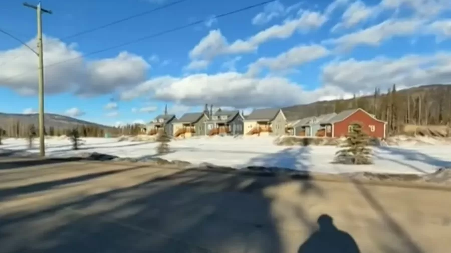 Ataque a tiros em escola de Tumbler Ridge, Canadá, deixa 10 mortos