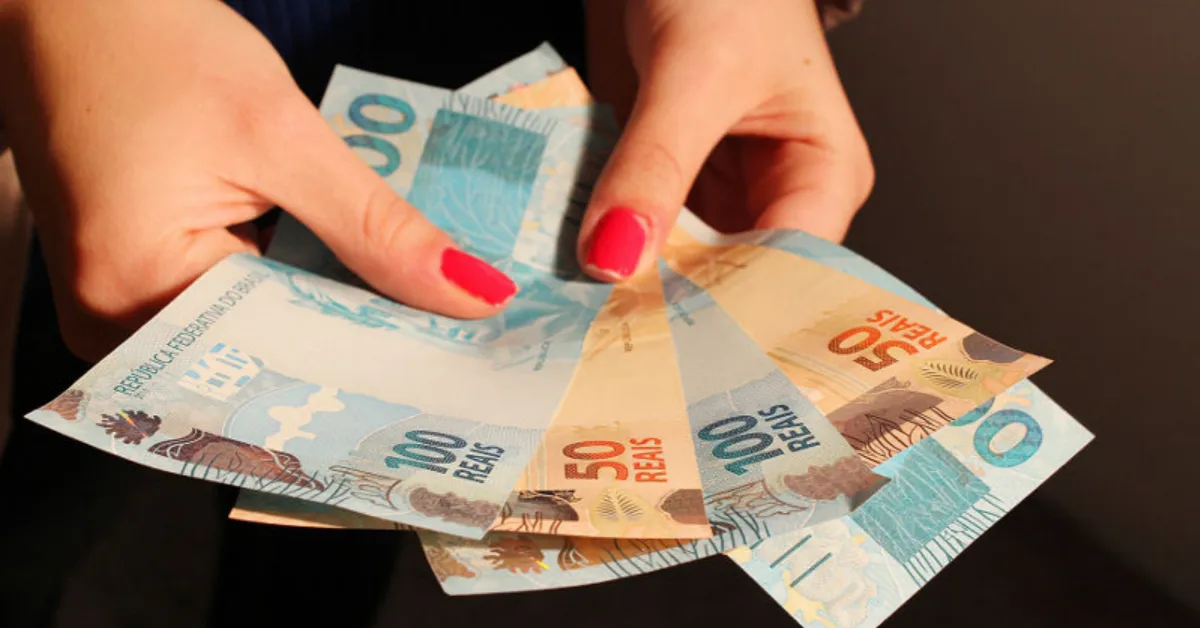 Servidores ativos, inativos e pensionistas recebem a segunda parcela do 13º salário ainda nesta semana, segundo o governo do Estado.