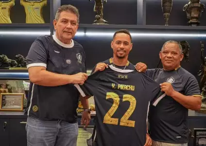 Pikachu recebeu a camisa do Leão.