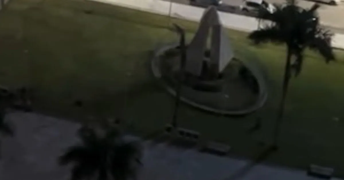 A Praça  Santuário está parcialmente sem energia elétrica em alguns postes por conta de um problema técnico no sistema elétrico do espaço.