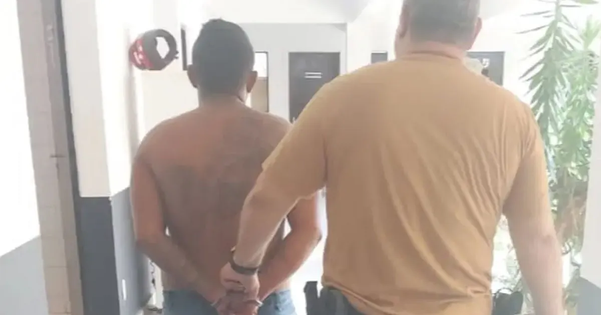 O suspeito foi conduzido à unidade policial do Guamá, para adoção dos procedimentos legais cabíveis e encontra-se preso à disposição da Justiça.