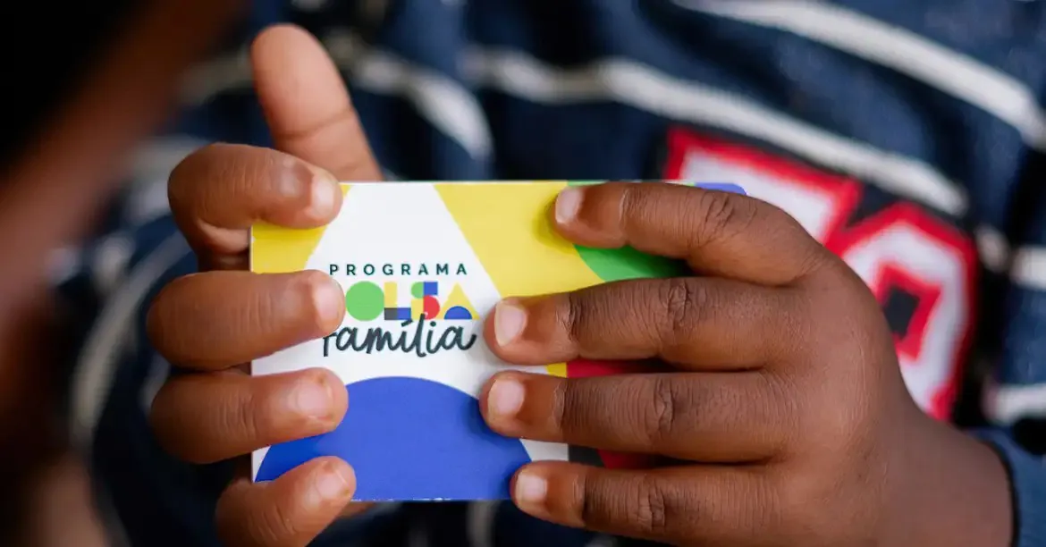 No modelo tradicional do Bolsa Família, o pagamento ocorre nos últimos dez dias úteis de cada mês.