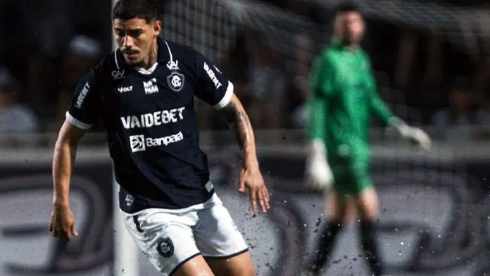 Mayk chegou ao quinto jogo como titular sob o comando de Condé e vem ganhando espaço na equipe principal