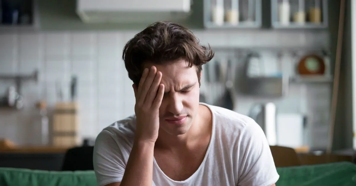 A ressaca é resultado de uma intoxicação provocada pelo álcool e por outras substâncias contidas na bebida. Por conta disso, quanto maior o consumo da bebida, maiores são as chances de mal-estar.