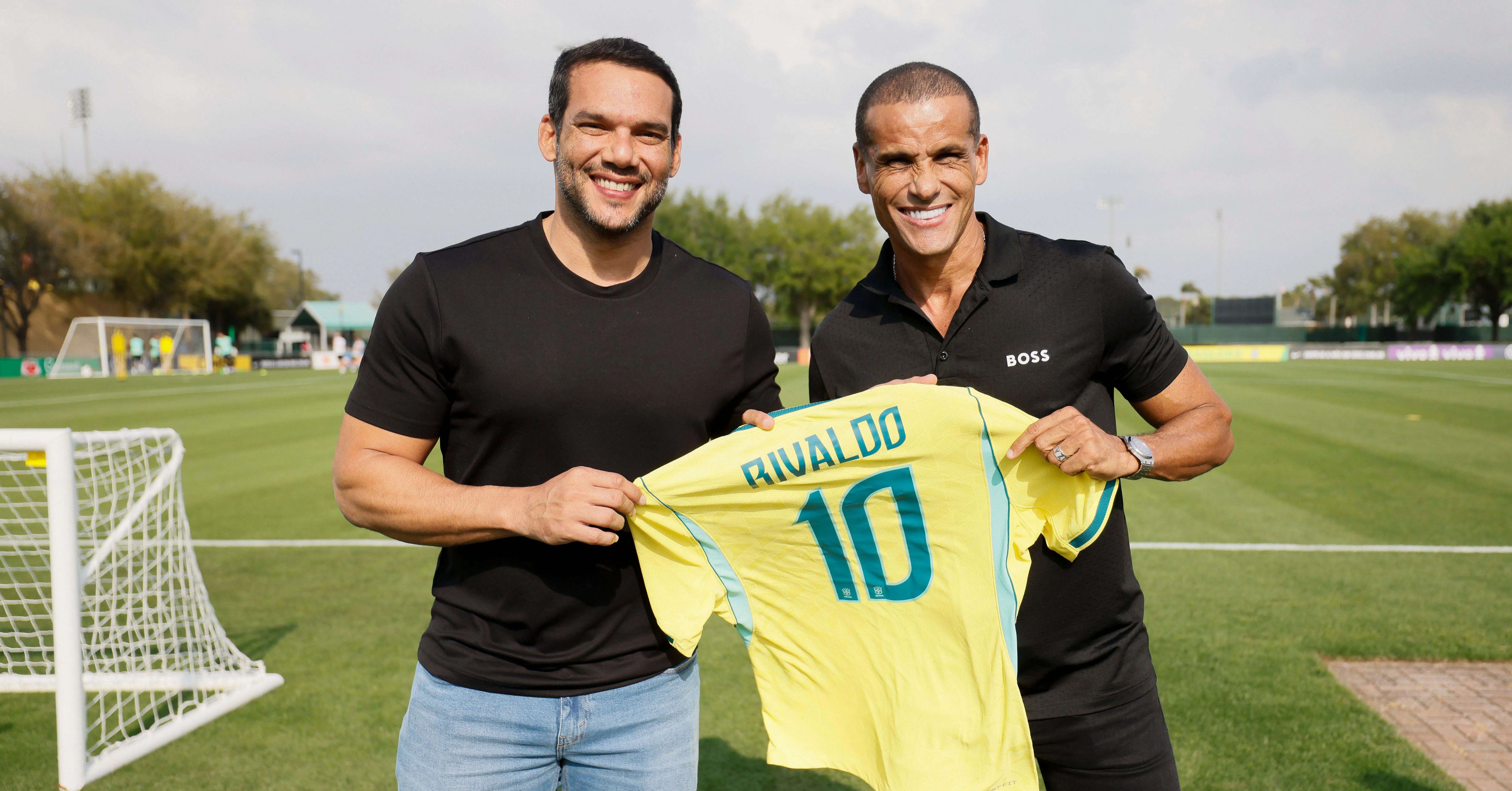 Pentacampeão acompanhou a preparação da equipe para o amistoso contra a França