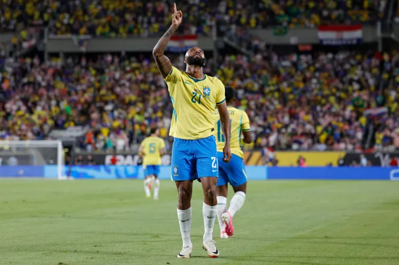 Igor Thiago, da Seleção Brasileira, em jogo contra a Croácia.