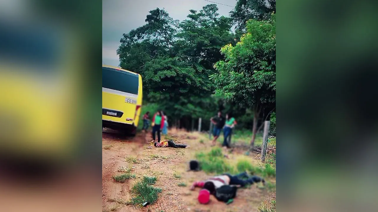 Van de passageiros passou por perícia técnica após o confronto que resultou na morte de um dos assaltantes.