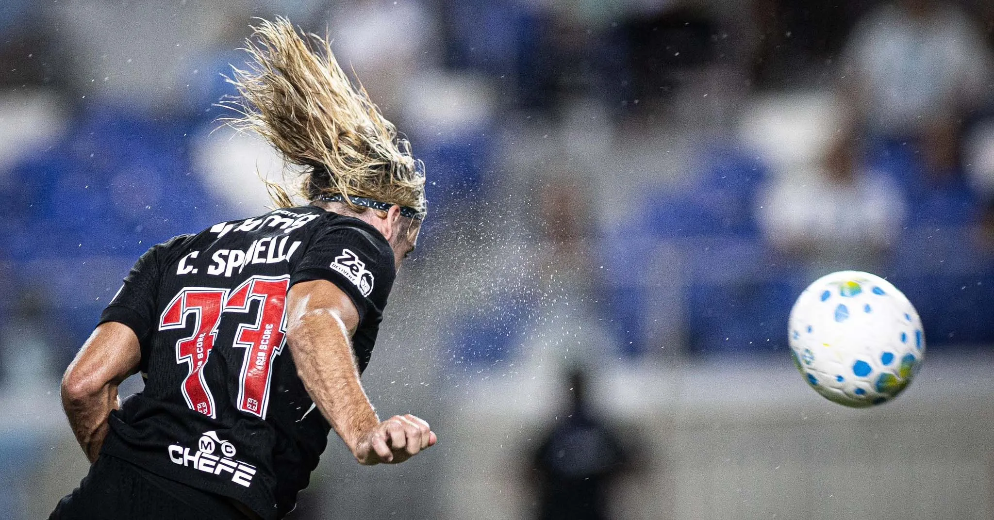 Spinelli marcou duas vezes e decidiu o jogo