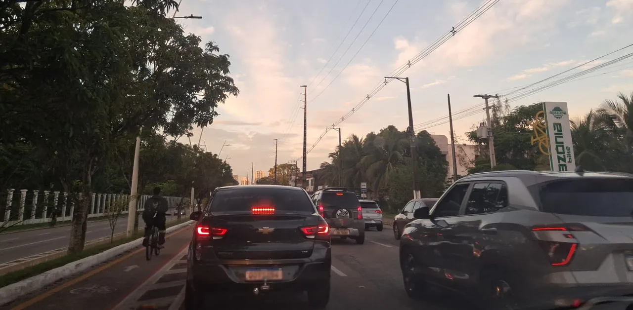 Avenida João Paulo II é uma das principais vias de acesso.