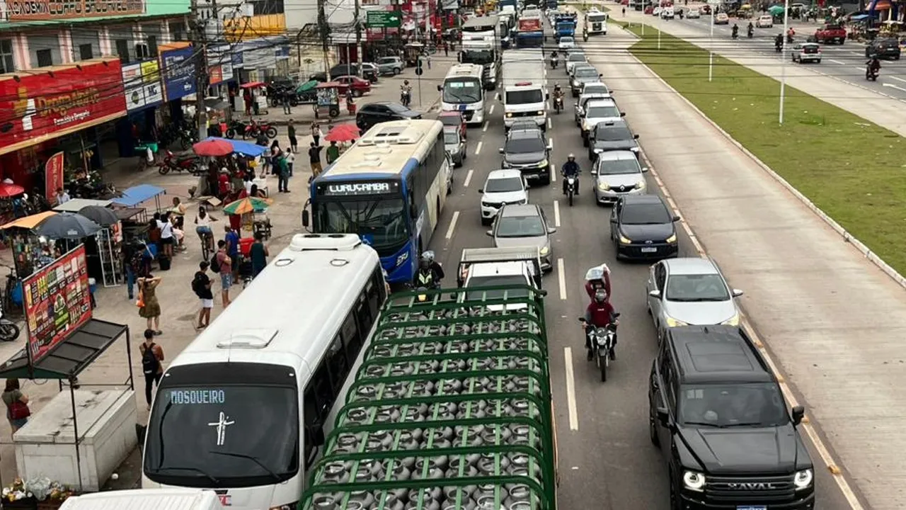 Carnaval em Belém: rodovias com movimento intenso.