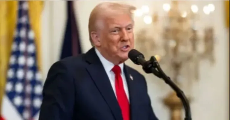 Recentemente, Trump assinou dois decretos relacionados a política de imigração dos EUA..