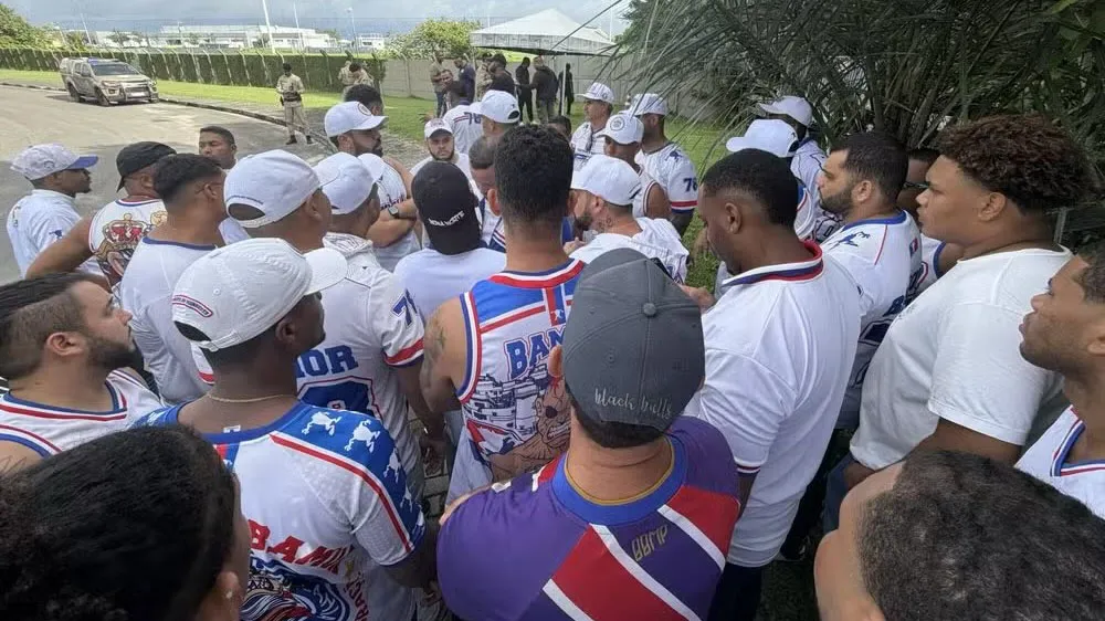 Organizada do Bahia cobra jogadores na Cidade Tricolor um dia depois de derrota para o Remo