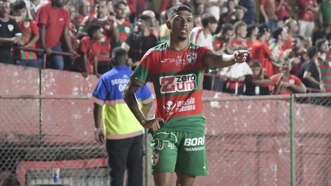 Negociação do atacante Maceió na janela de transferências falha.