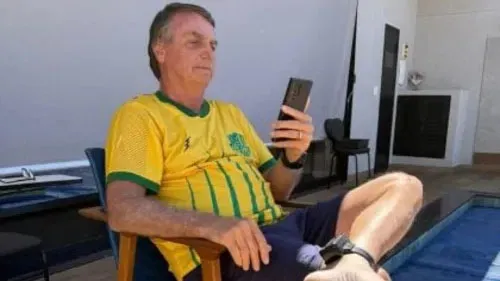 Bolsonaro cumpre pena após ser condenado por liderar uma trama golpista depois da derrota nas eleições de 2022