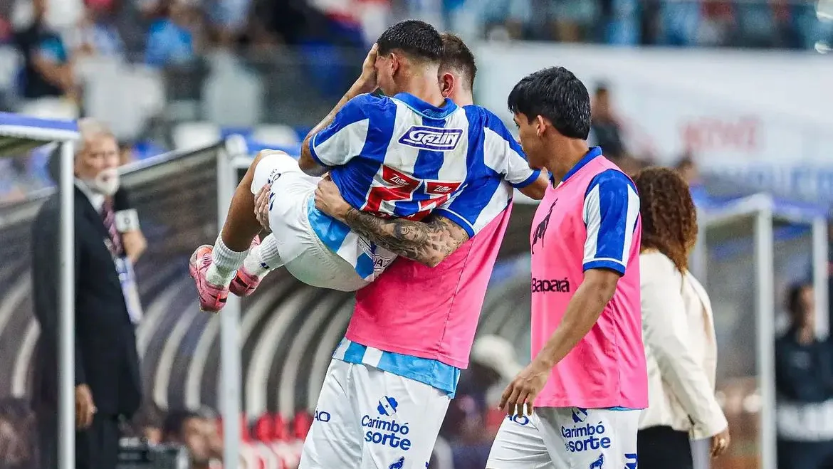 O volante Brian Macapá se lesiona em partida e descobre que não precisa de cirurgia.