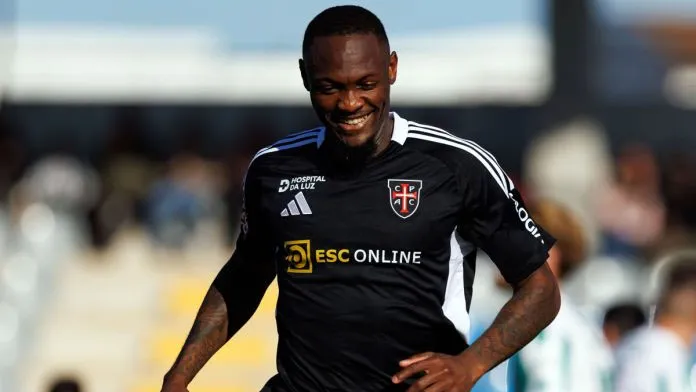 Zagueiro camaronês Duplexe Tchamba está em Belém e aguarda apenas a oficialização para ser anunciado pelo Leão Azul