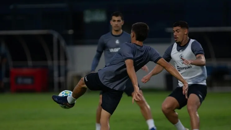 Clube do Remo se prepara para desafios importantes: os bastidores da viagem e os 24 atletas em busca da vitória.