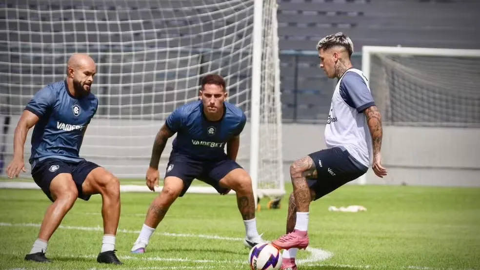 Clube do Remo se prepara para duelo decisivo com mudanças no time.