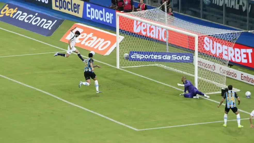 O gol perdido de Talliari pelo Clube do Remo