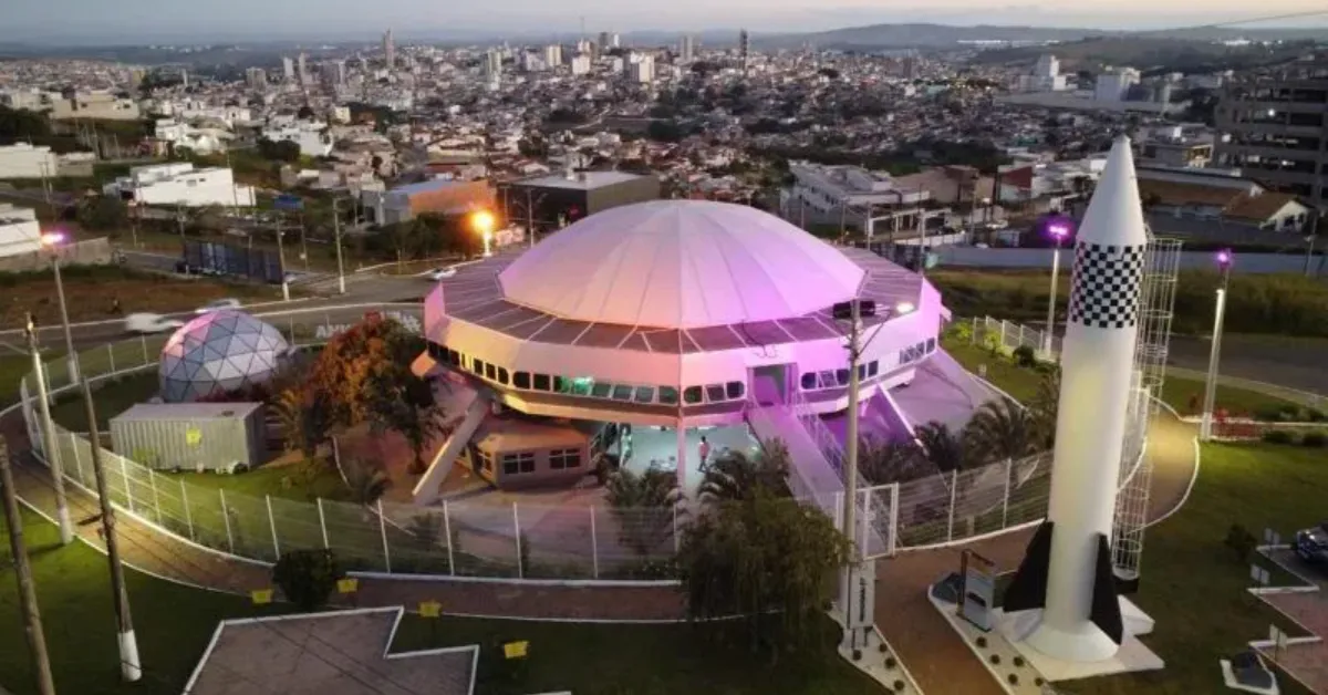 Memorial dedicado ao ET de Varginha, inaugurado em 2022, se tornou um dos principais pontos turísticos da cidade mineira.