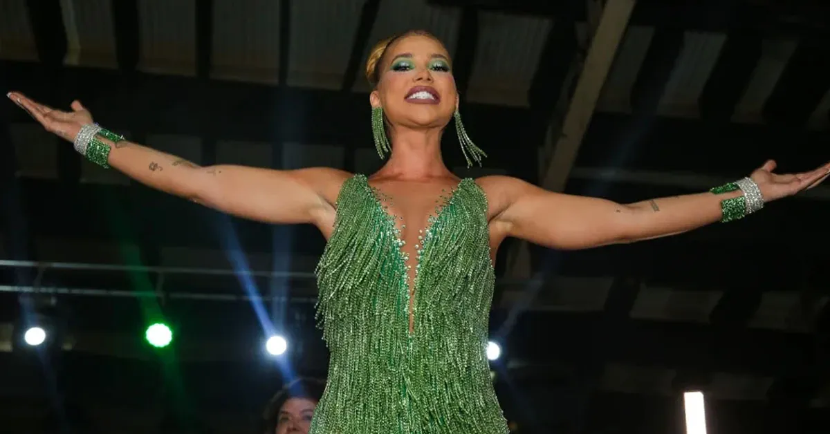 Apesar do medo, a influenciadora disse que mantém o entusiasmo elevado e que sua maior expectativa é sentir a energia da avenida