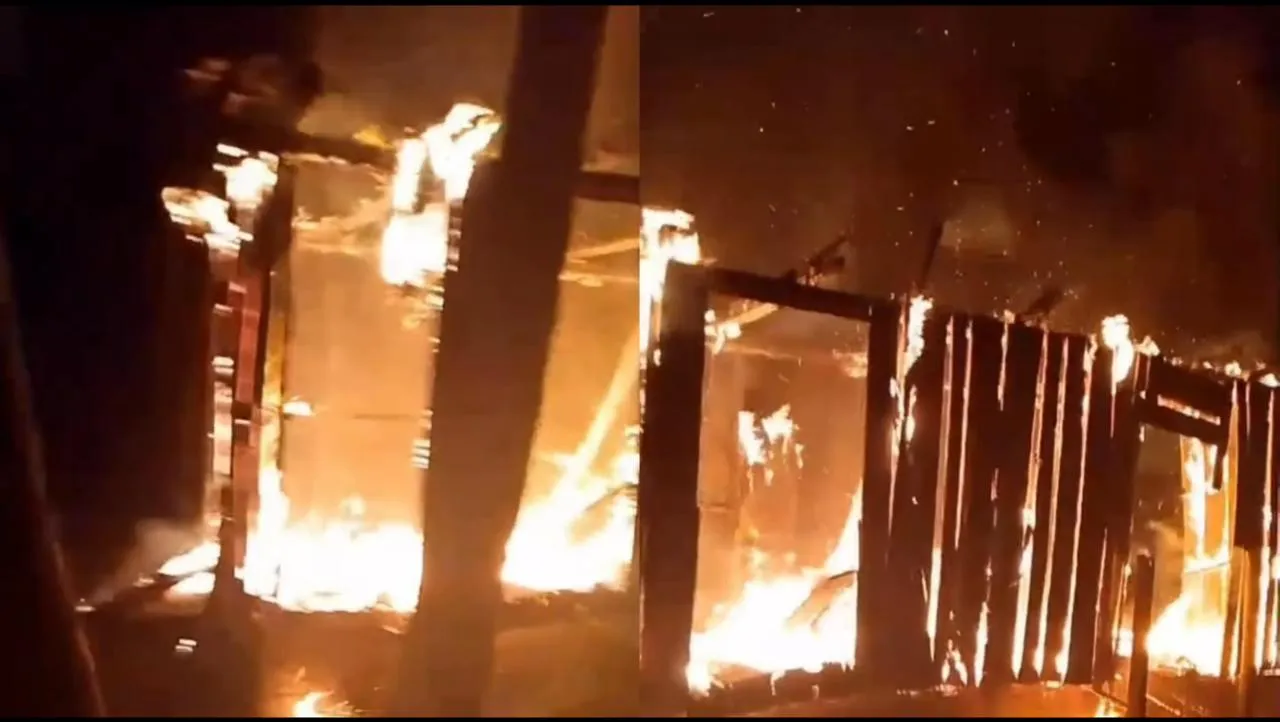 A residência do casal foi incendiada pela suspeito, que também agrediu a companheira.