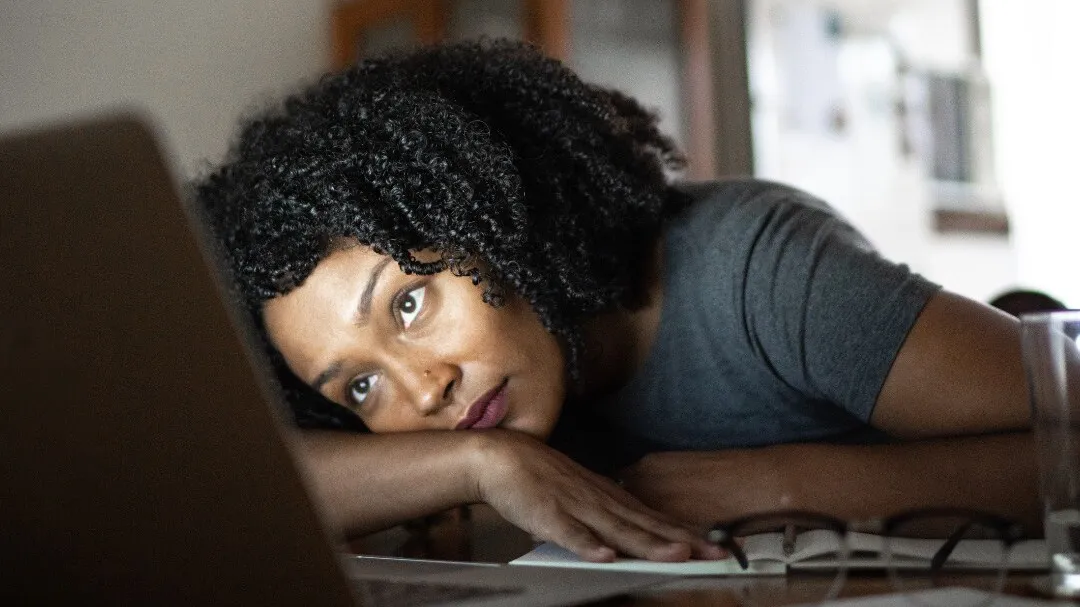 Ginecologista aponta sinais de alerta sobre a saúde da mulher.