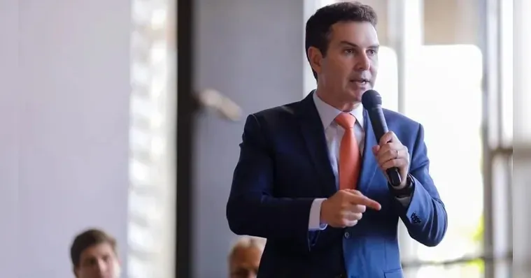 O ministro Jader Filho realiza vistoria em Marituba para avaliar danos após alagamentos