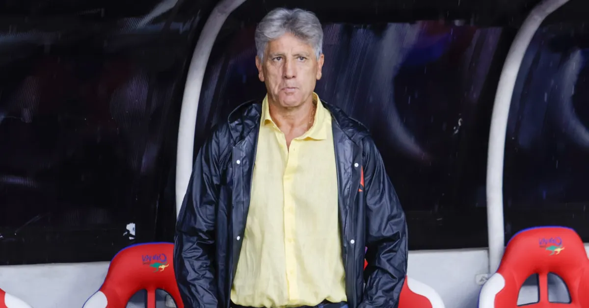 Renato Gaúcho criticou a falta de eficácia do ataque vascaíno no empate com o Remo e apontou falha no gol azulino