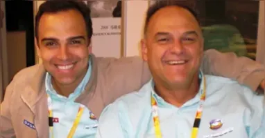 Tadeu Schmidt ao lado do irmão Oscar Schmidt.