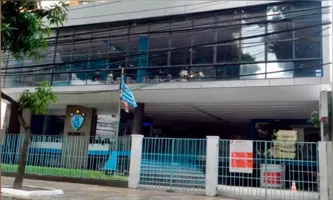 Análise detalhada das inconsistências no balanço financeiro do Paysandu, revelando divergências significativas e a falta de resposta do clube.