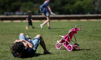 Pelo texto, os pais terão direito a 10 dias de afastamento nos dois primeiros anos de vigência da lei.