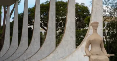 Sob investigação do STF e da Polícia Federal, servidores públicos são suspeitos de acessar e vazar ilegalmente dados fiscais de autoridades e familiares de ministros.