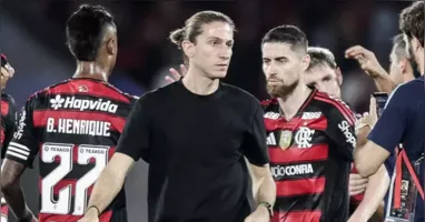 Após a demissão no Flamengo, Filipe Luís recebeu apoio do elenco, com mensagens públicas de solidariedade e despedidas emocionadas no Ninho do Urubu.